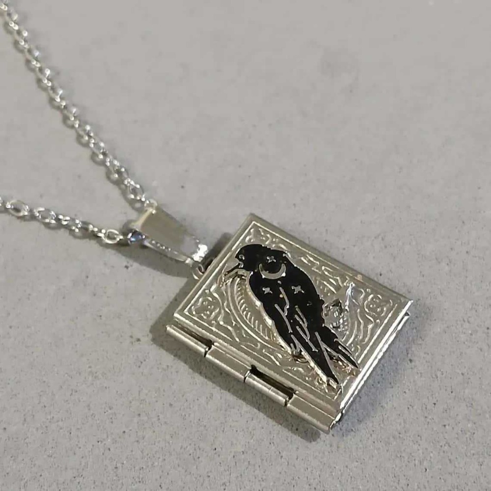 トレンディで精巧な彫刻が施された月と黒いカラスのフォトボック - Women'S Vampire Accessories のレビューと価格